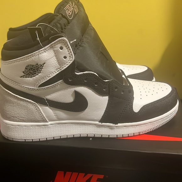 BRAND NEW MENS RETRO JORDAN 1s SIZE 7Y NWT - Picture 12 of 12